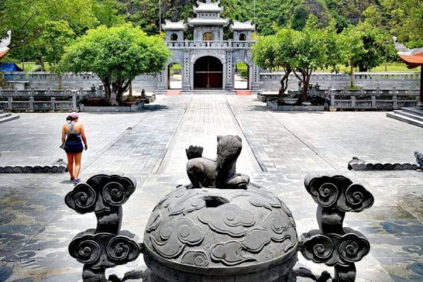 Thai-vi-temple-ninh-ninh-private-car