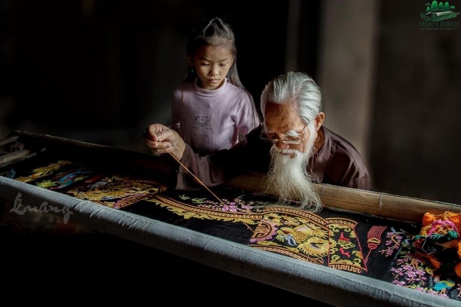 Van Lam Embroidery Village - Ninh Binh Private Car