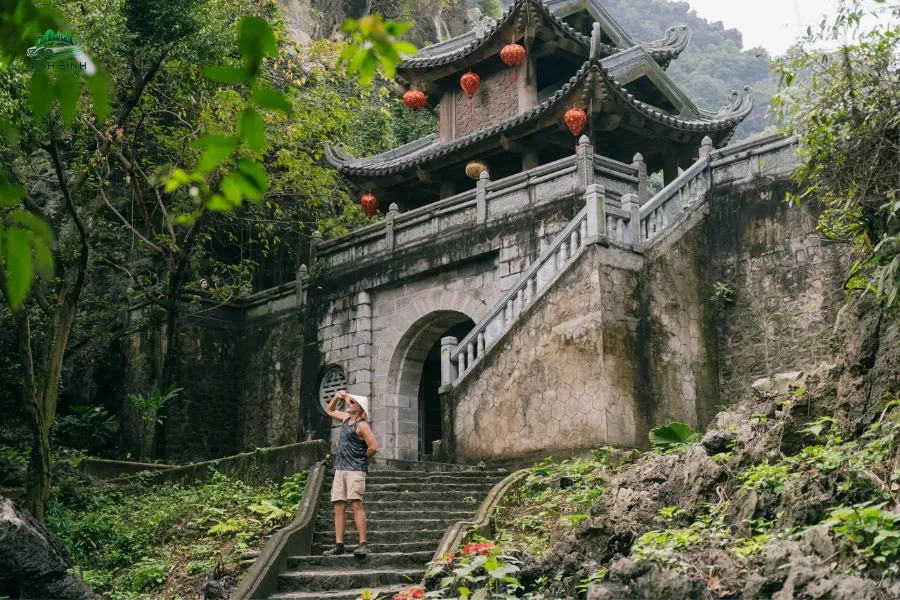 Ninh Binh Am Tien Cave - Ninh Binh Private Car