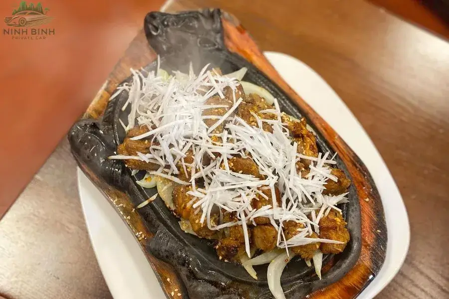 De Nuong Ban Gang (Sizzling Grilled Goat)