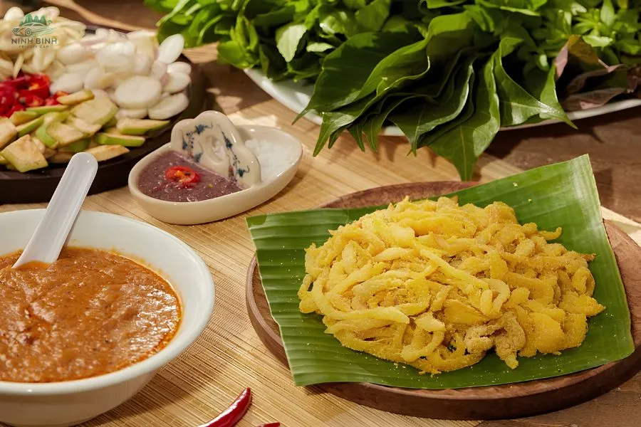 Ninh Binh Raw Rice Paddy Eel Salad - Ninh Binh Private Car