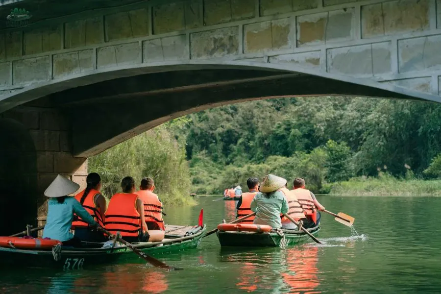 Trang An boat - Ninh Binh Private Car